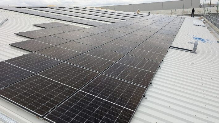 Large commercial rooftop solar array
