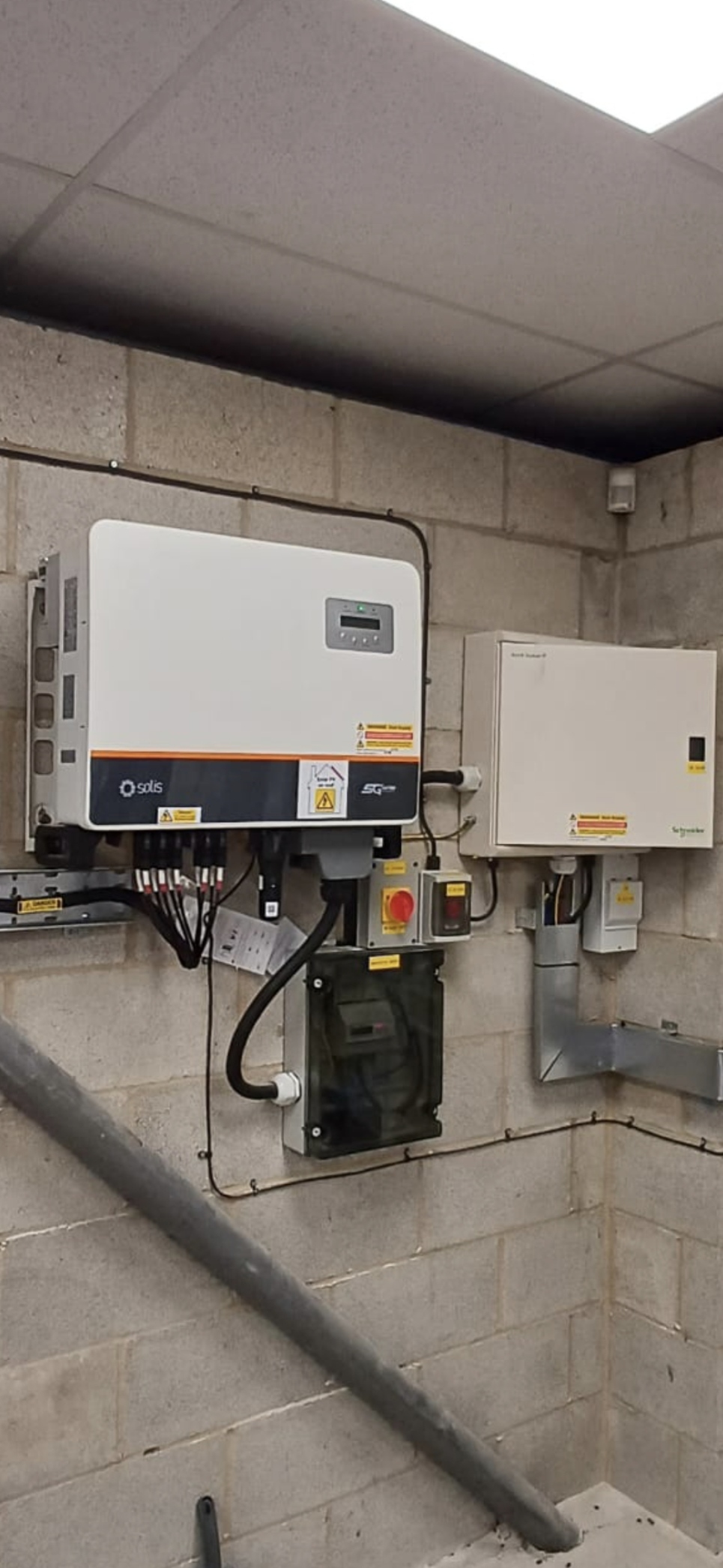 Industrial solar PV installation with export limitation